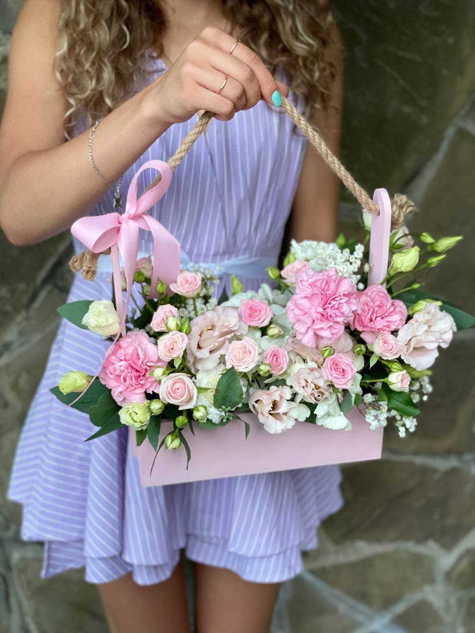 Цветы в ящиках и кашпо