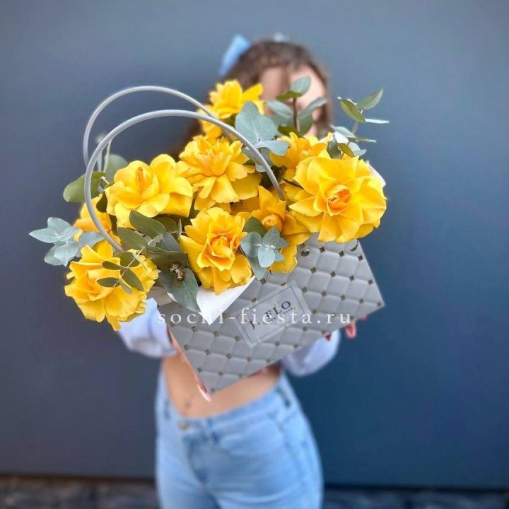 Сумочка с розами "Эдель" в Красноярске