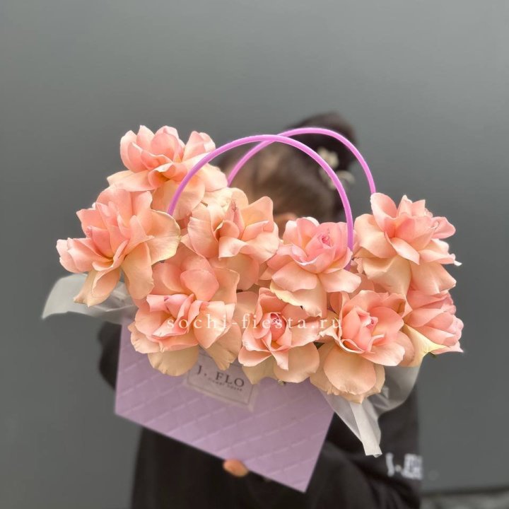 Сумочка с розами "Кети" в Красноярске