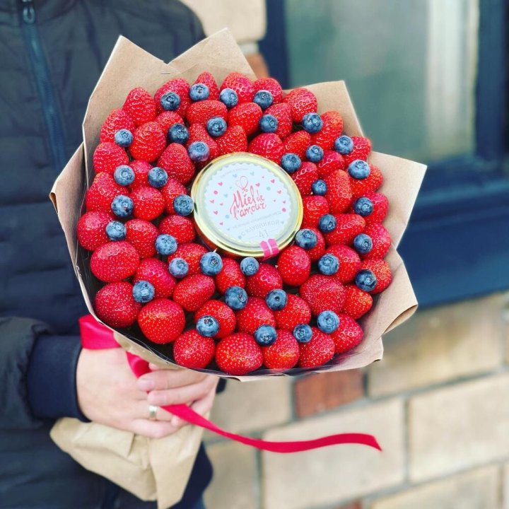 "Клубника и мёд" в Красноярске