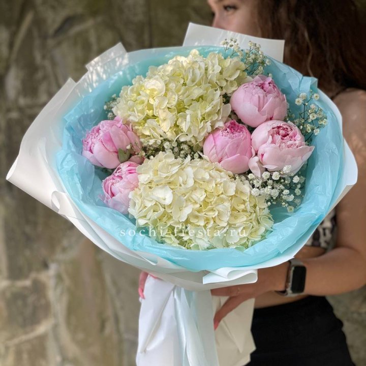Букет с пионами "Блюсом" в Красноярске