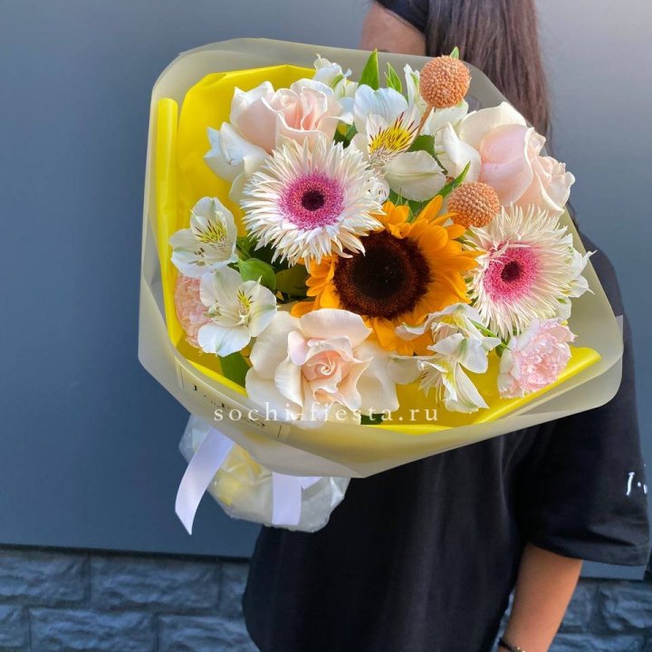 Букет с подсолнухом "Елоу" в Красноярске