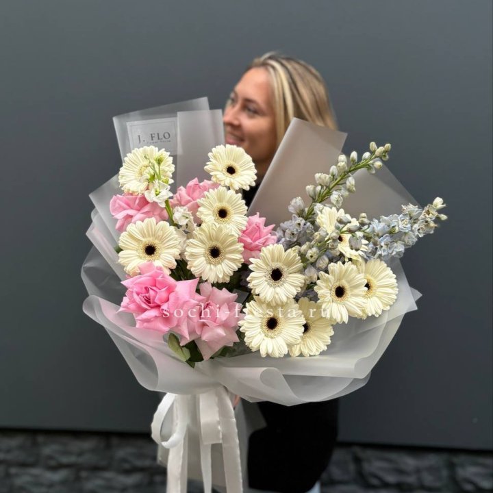 Букет роз и гербер в Красноярске