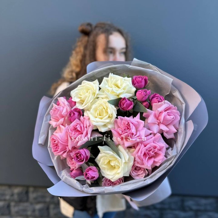 Букет французских и пионовидных роз в Красноярске
