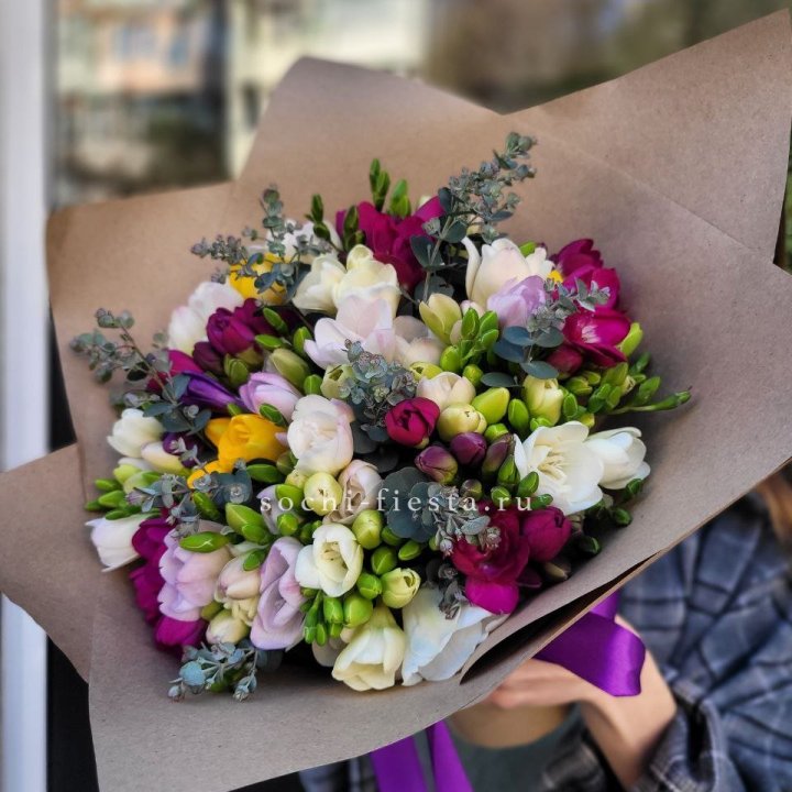 Букет фрезий "Радуга" в Красноярске