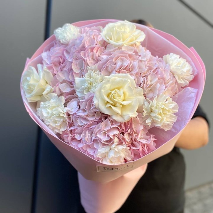  Букет гортензий и роз  в Красноярске