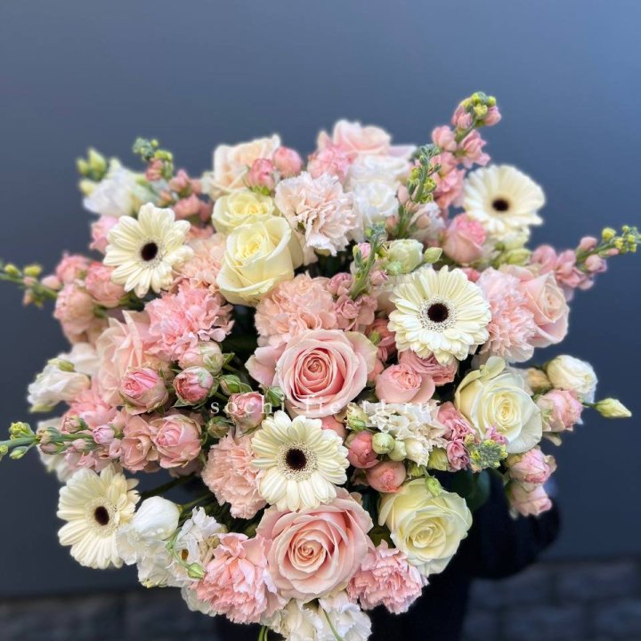 Авторский букет "Нежный" в Красноярске