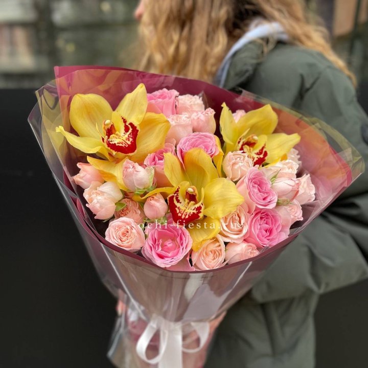  Букет орхидей и роз Есенья в Красноярске