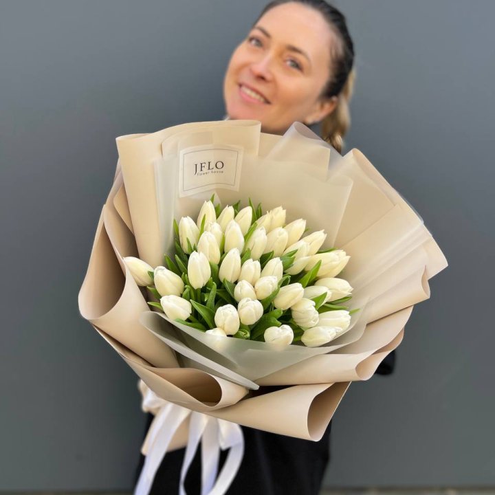 35 белых тюльпанов в Красноярске