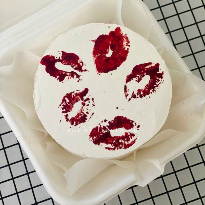 Бенто-торт "Поцелуй" в Красноярске