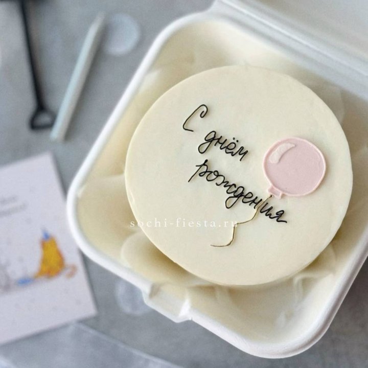 Бенто-торт с шаром "С днем рождения" в Красноярске