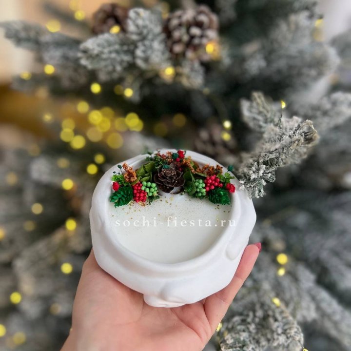 Свеча ароматическая в гипсе Руки с шишкой в Красноярске