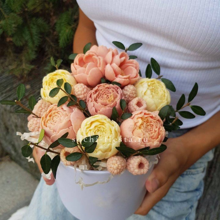 Шоколадный букет с ягодами в Красноярске