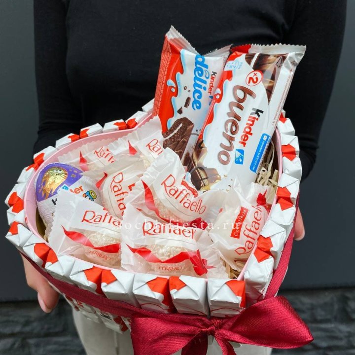 Подарочный набор сердце с Киндерами и Рафаэлло в Красноярске