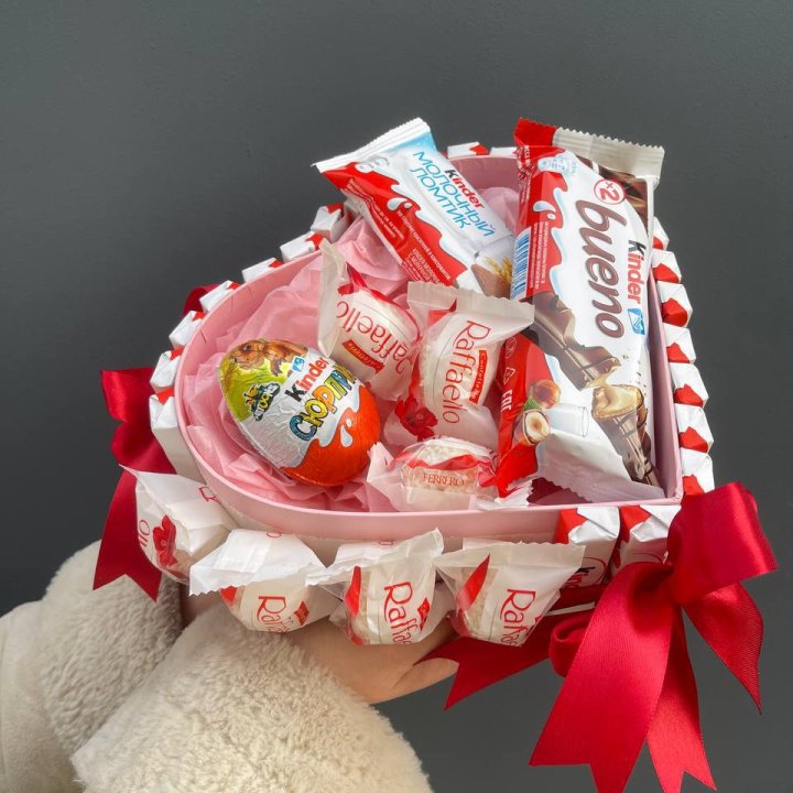 Бокс киндерами и раффаэлло в Красноярске