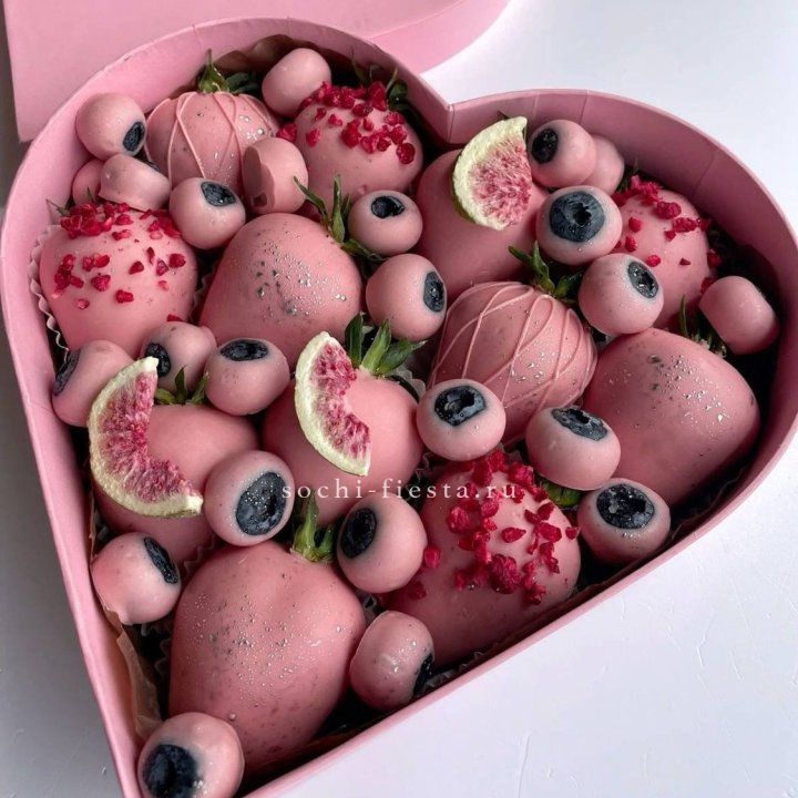 Клубника в шоколаде Сердце в Красноярске
