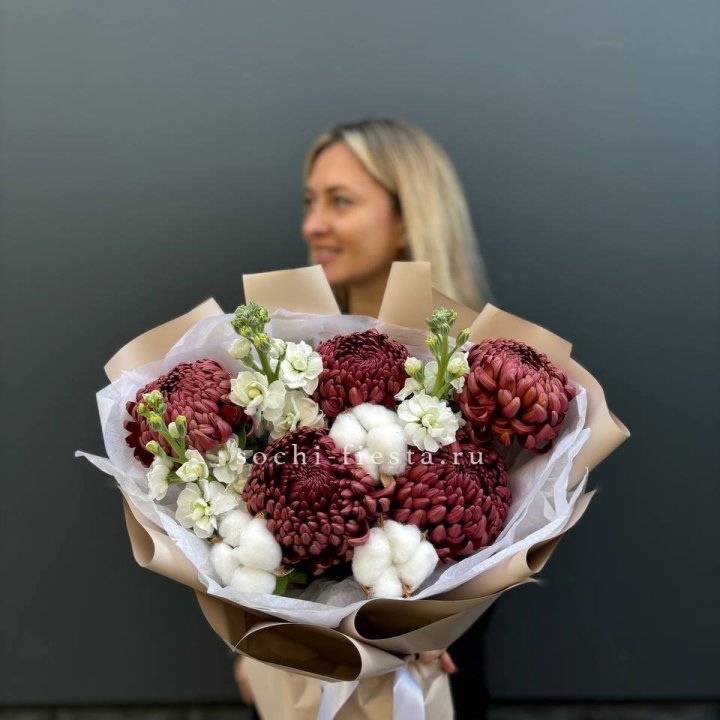 Хризантемы с маттиолой в Красноярске