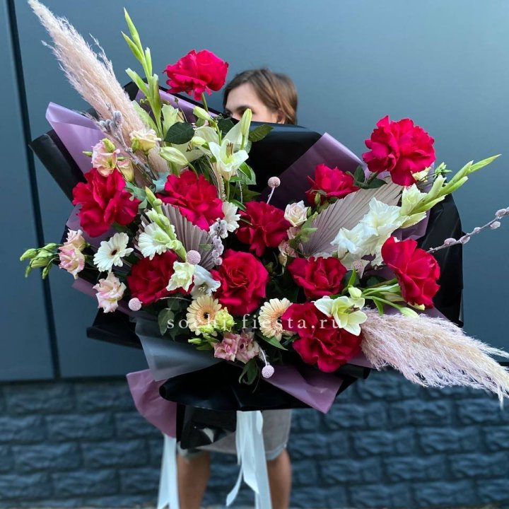 Дизайнерский букет Ред в Красноярске