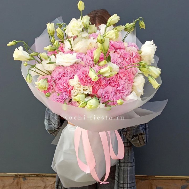 Букет из эустом и диантусов  в Красноярске