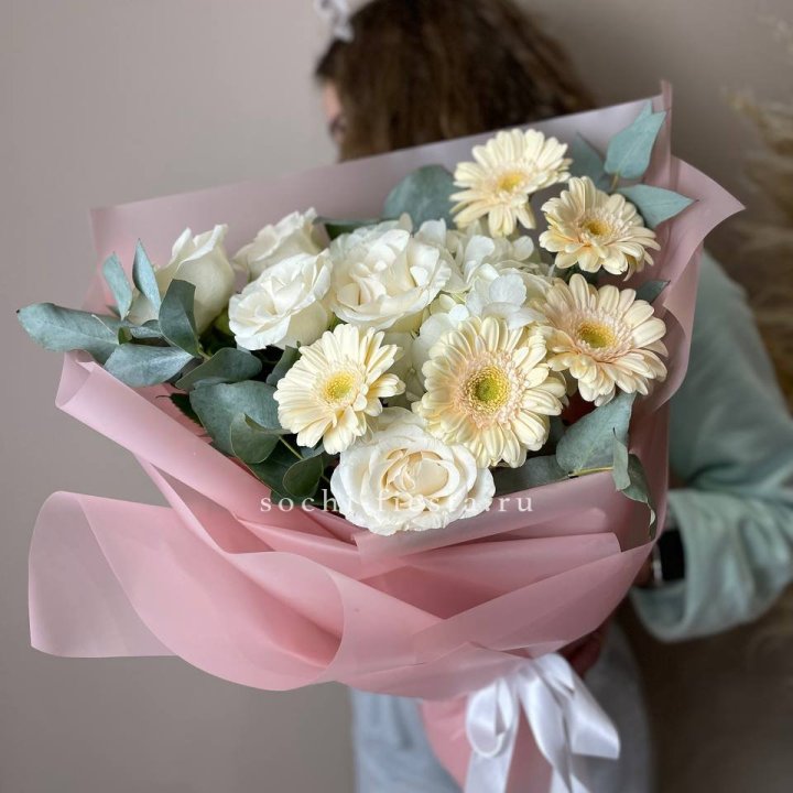 Букет роз, гортензии, гербер  в Красноярске