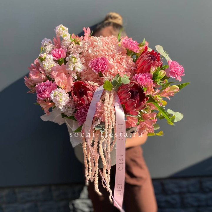 Коробка с цветами "Камикадзе" в Красноярске