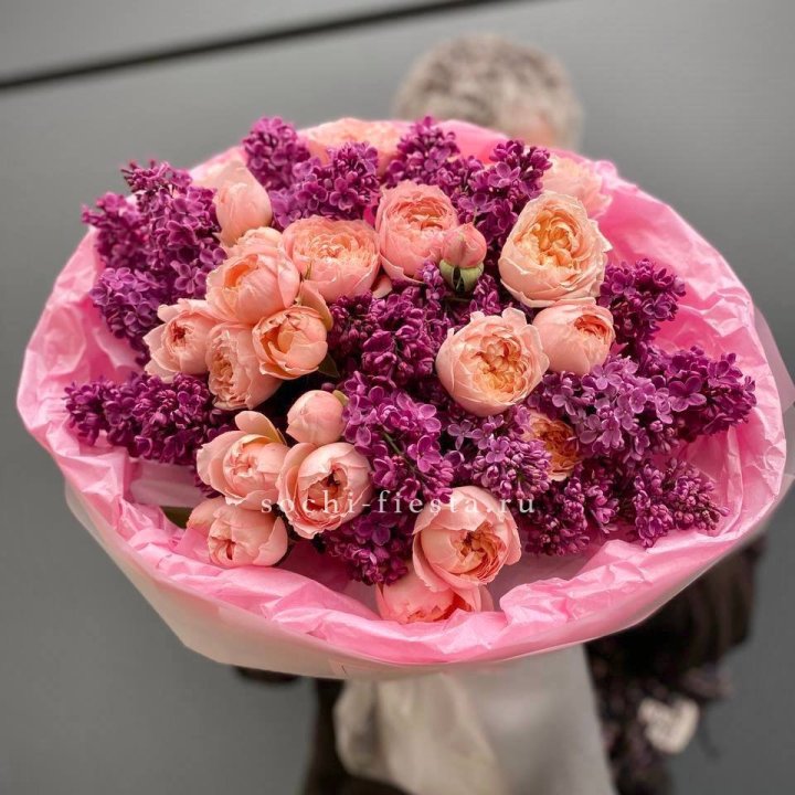  Дуо букет из кустовых роз и сирени в Красноярске