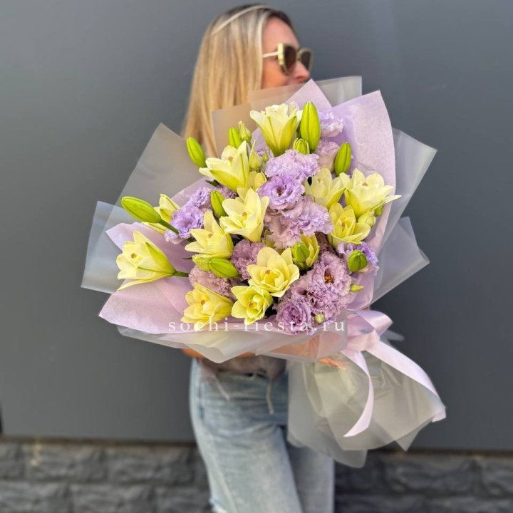  Букет лилий и эустом в Красноярске