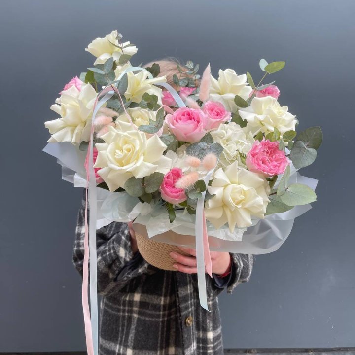 Кашпо с розами в Красноярске