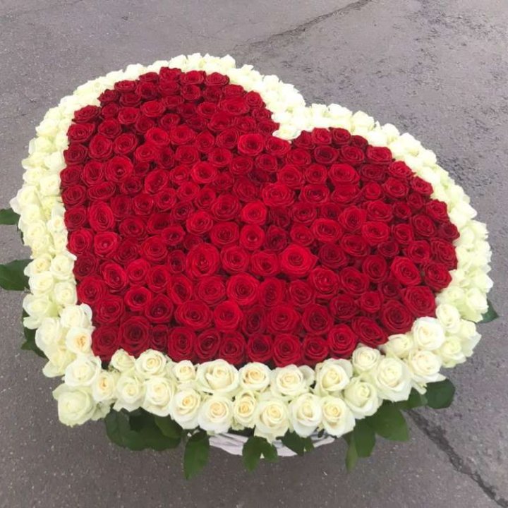333 розы в корзине в Красноярске