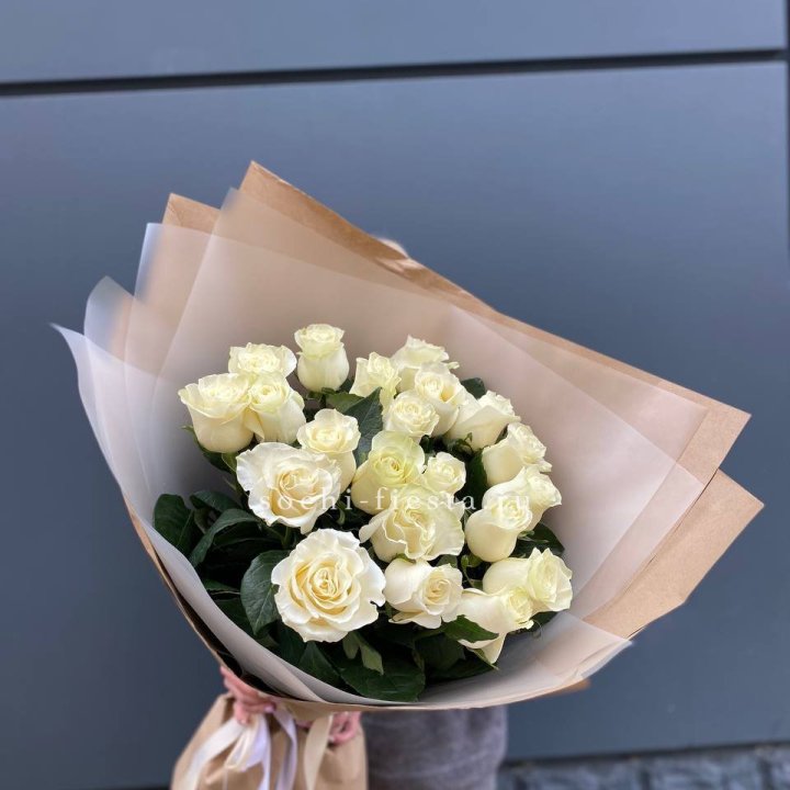  Букет  высоких белых роз   в Красноярске