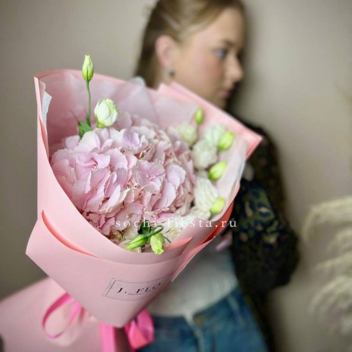 Букет с гортензией №2 в Красноярске