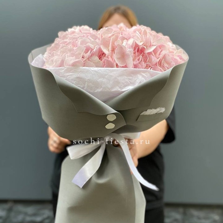  Букет  пиджачок из 5 гортензий в Красноярске