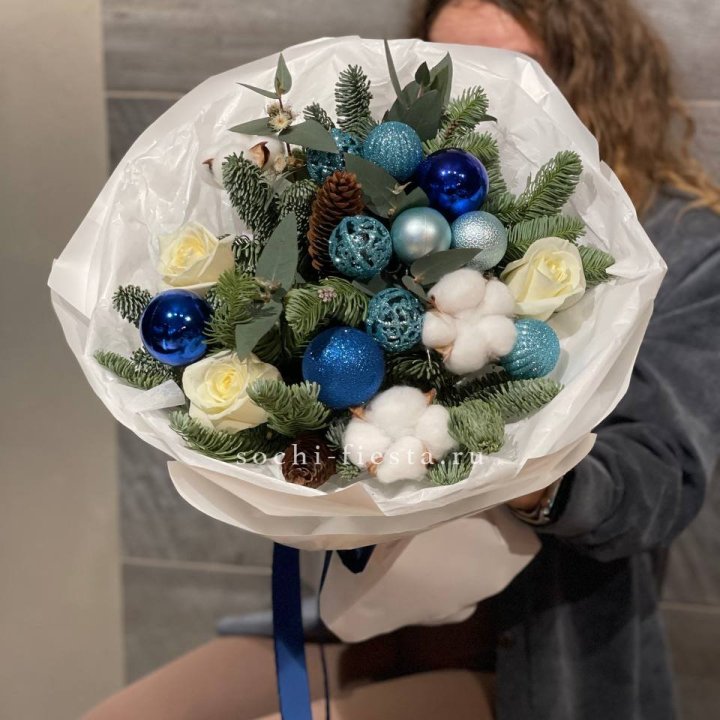 Новогодний букет "Синий иней" в Красноярске