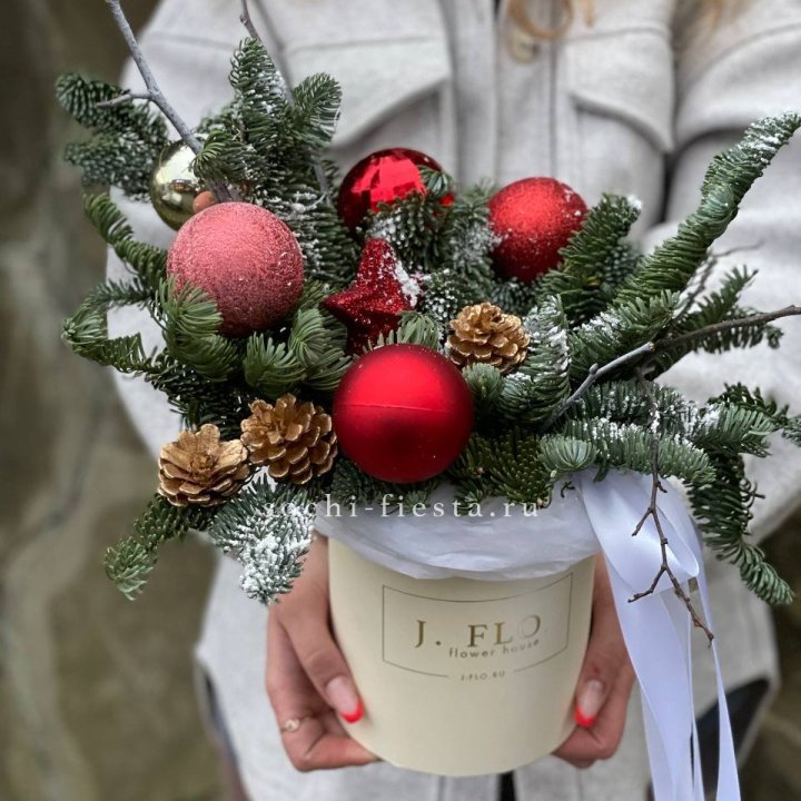 Новогодняя композиция в коробке ред в Красноярске