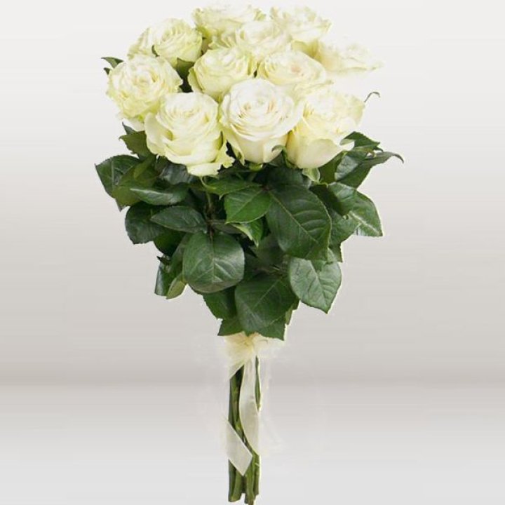 11 белых голландских роз в Красноярске