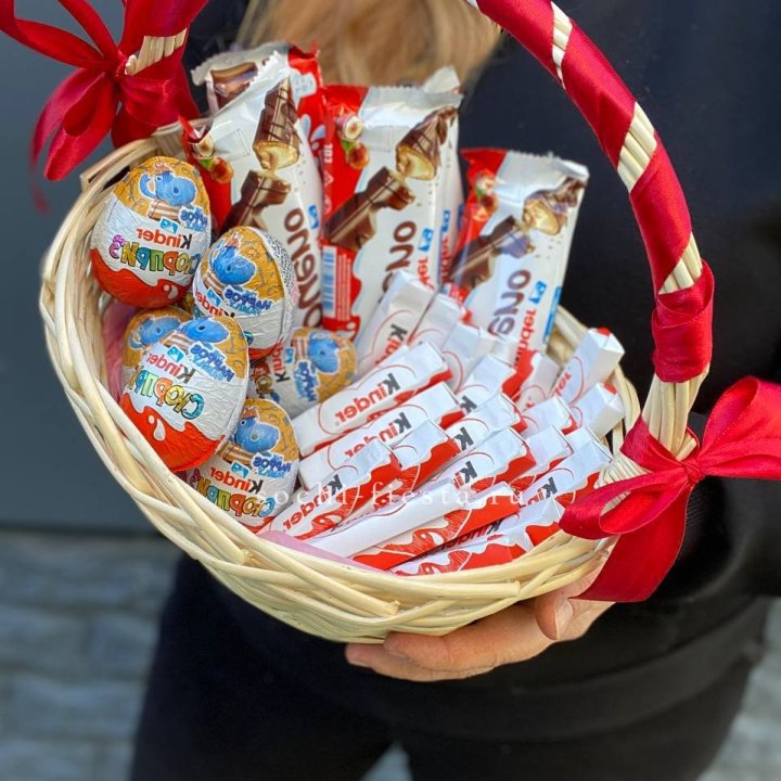Корзина с киндерами  в Красноярске