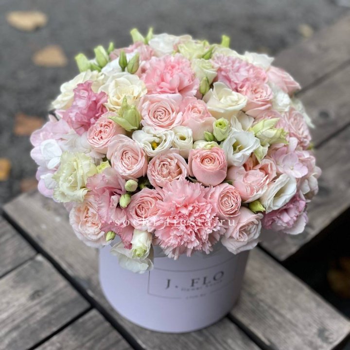 Цветочный бокс "Люксур" в Красноярске