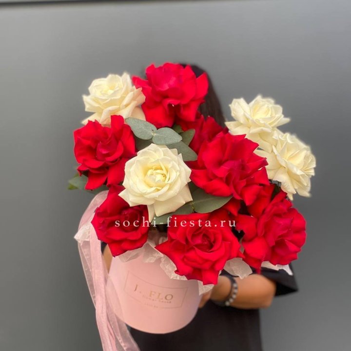 13 Французских роз в боксе в Красноярске