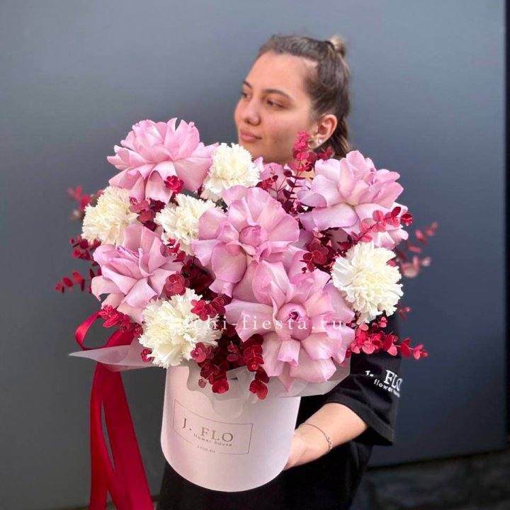 Бокс с французскими розами "Вела вита" в Красноярске