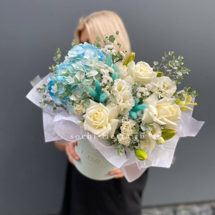 Цилиндр в голубых оттенках №1 в Красноярске