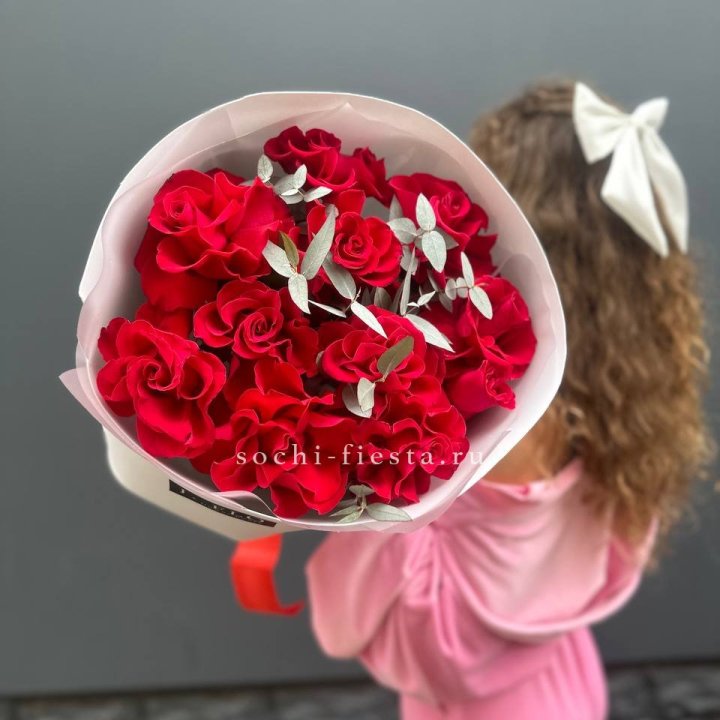 11 Красных французских роз в Красноярске