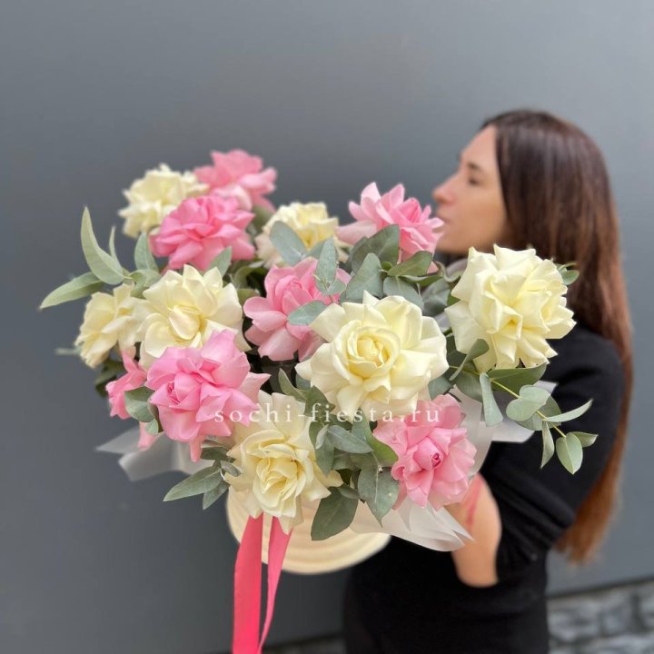 Зефирный бокс из 17 французских роз микс в Красноярске