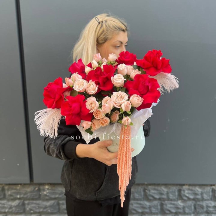 Бокс с нежными розами  в Красноярске