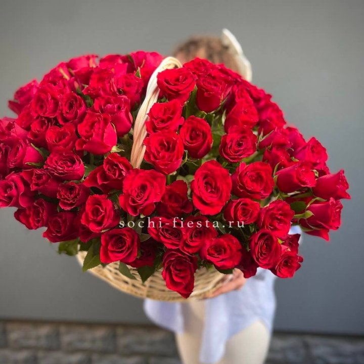 121 красная роза в корзине   в Красноярске