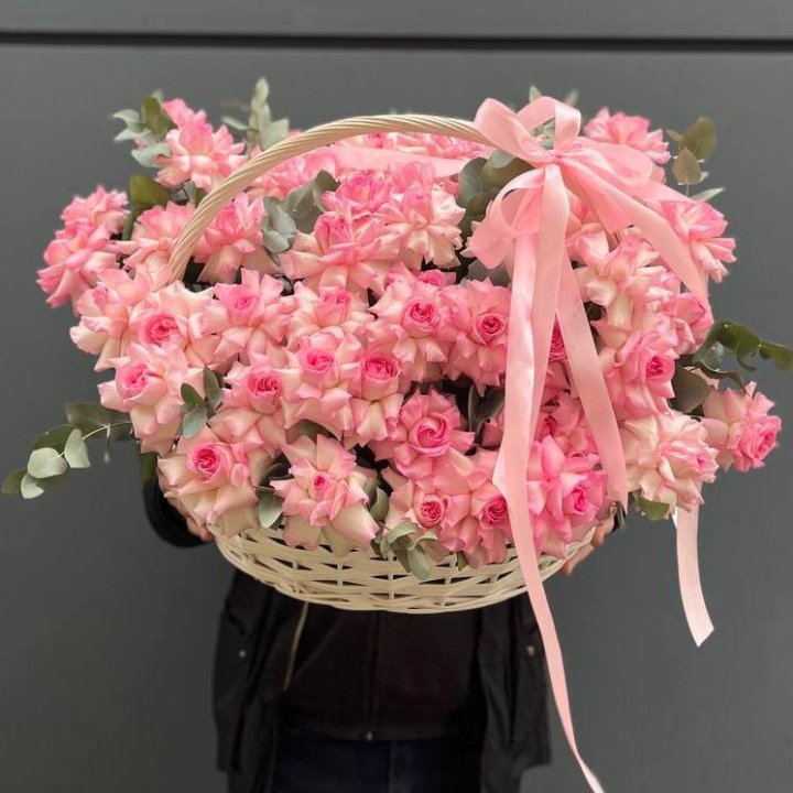 51 розовая роза в корзине в Красноярске