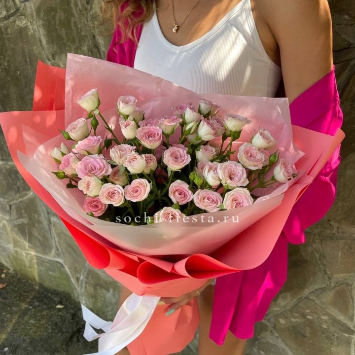 Розовые кустовые розы в Красноярске