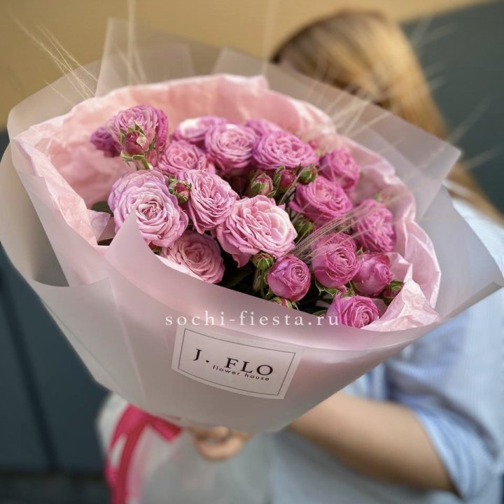 Пионовидные розы Мадам Бомбастик Pink в Красноярске