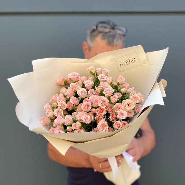 Кустовые розы леди в Красноярске