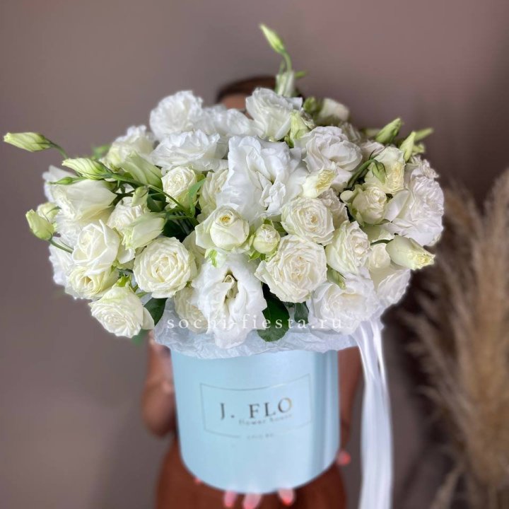 Бокс кустовых роз и эустомы  в Красноярске