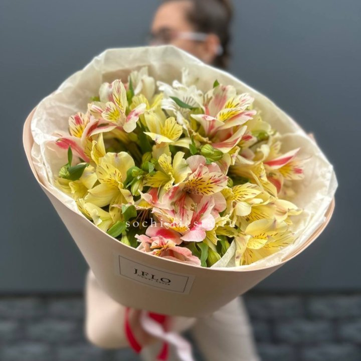 Альстромерии в нежном оформлении в Красноярске